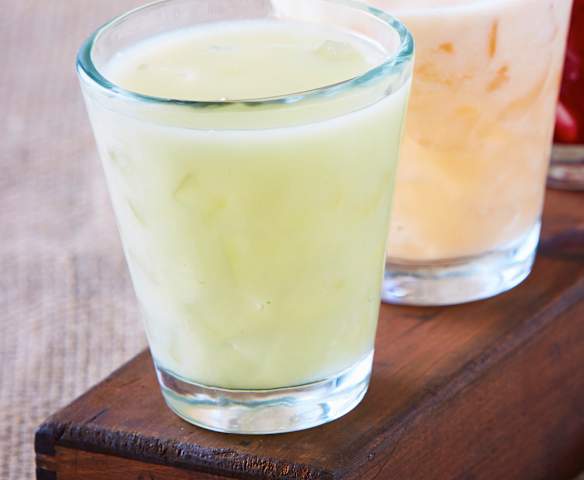 Agua fresca de lima y epazote