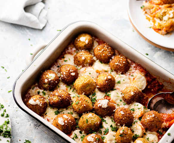 Bolitas de coliflor con salsa de tomate y beicon Bolitas de coliflor con salsa de tomate y beicon