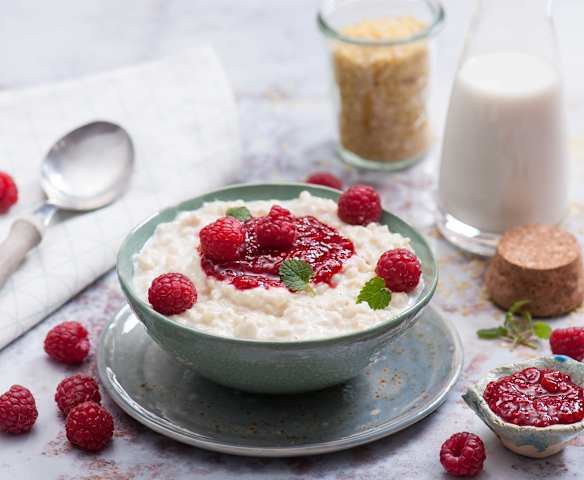 Kokosowa jaglanka z malinami