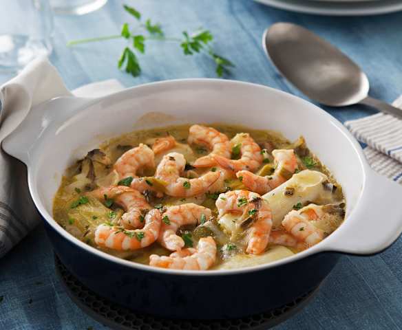 Puerros con langostinos en salsa de verde de cebolleta