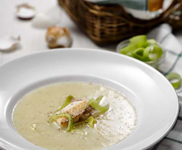 Rybí polévka s pórkem