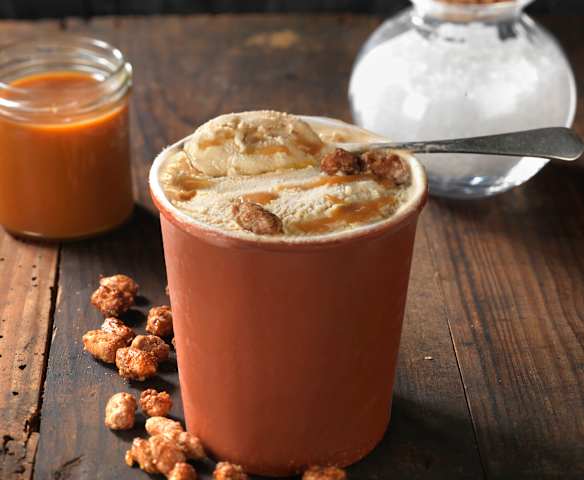 Vaschetta alla vaniglia variegata al caramello salato