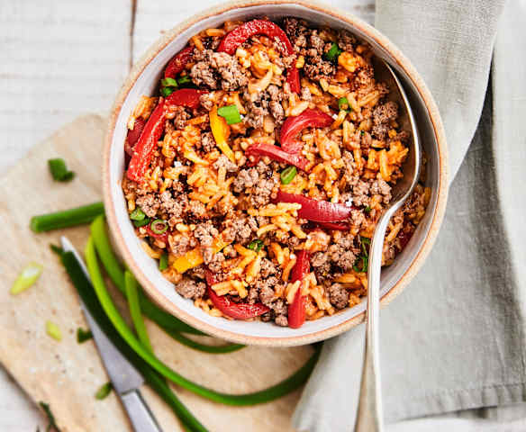 Riz pilaf aux poivrons et au bœuf haché