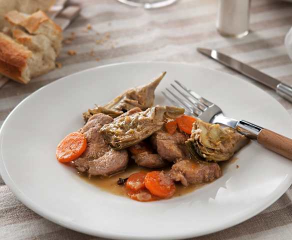 Solomillo de cerdo estofado con alcachofas para dos