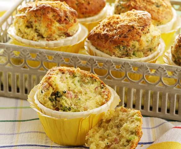 Magdalenas de brócoli y fuet