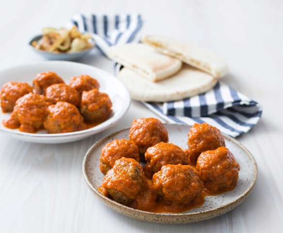Meatballs in red pepper sauce