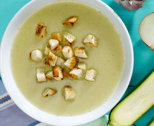 Polévka zelená cuketová