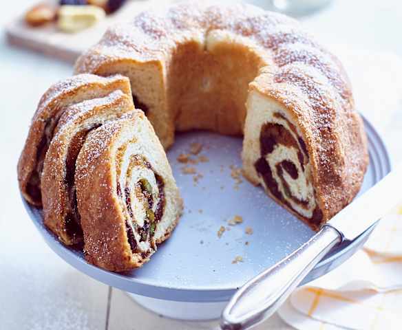 Hefe-Früchte-Gugelhupf Hefe-Früchte-Gugelhupf