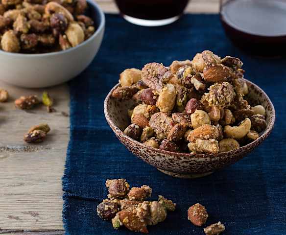Spiced nut clusters