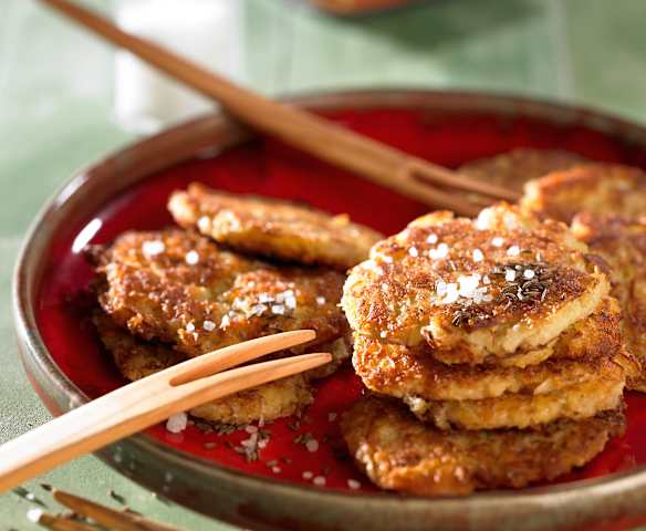 Bramboráky se zelím a slaninou