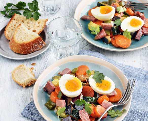 Œufs mollets, ratatouille et jambon