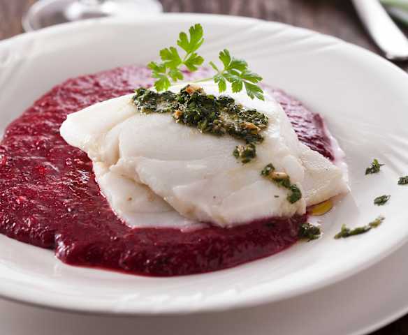 清蒸圓鱈佐甜菜泥