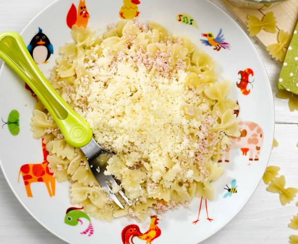 Těstoviny se šunkou a sýrem