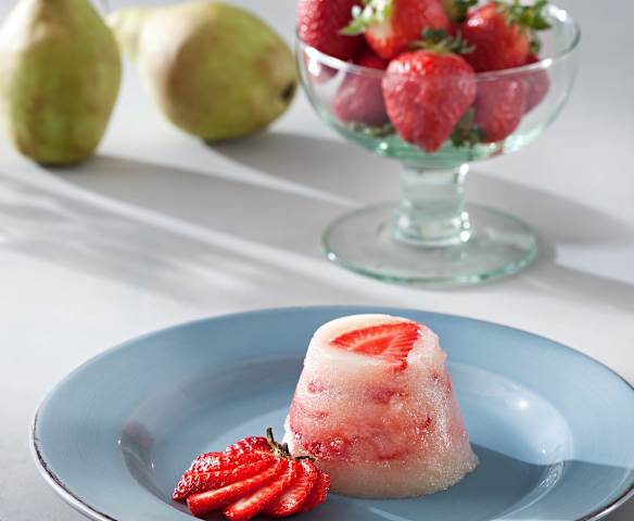 Strawberry and pear pudding
