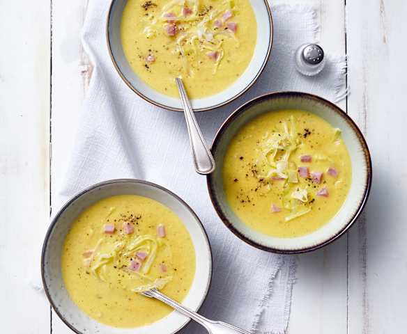 Spitzkohlcremesuppe mit Weißwein