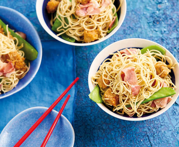 Noodles de porco com ervilhas tortas