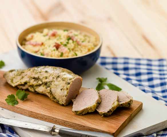 Lombinhos de porco com coentros e limão e cuscuz com bacon