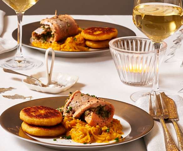 Saiblingsröllchen mit Kürbis-Sauerkraut und Kartoffelplätzchen
