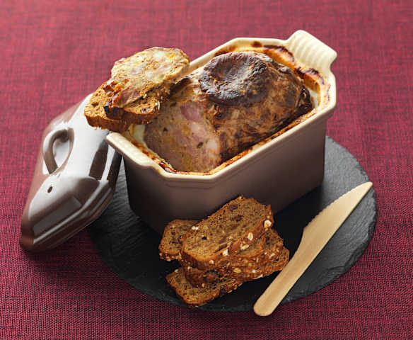 Terrine de porc aux fruits secs et aux épices douces