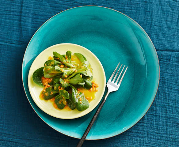 Feldsalat mit Möhrendressing