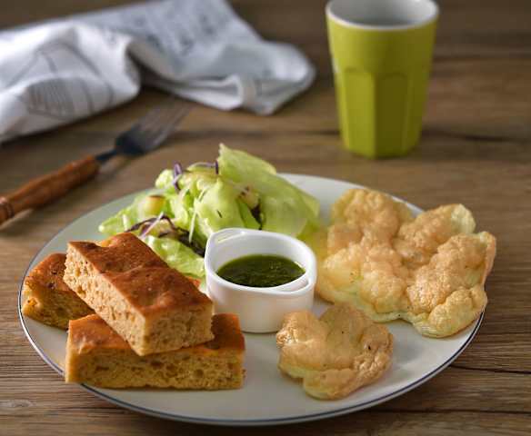 雲朵蛋白佛卡夏佐檸香青醬