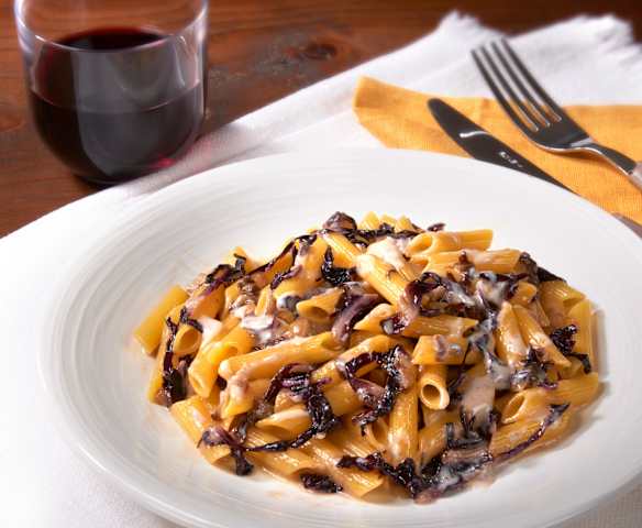 Penne di mais con radicchio rosso e taleggio (senza glutine)