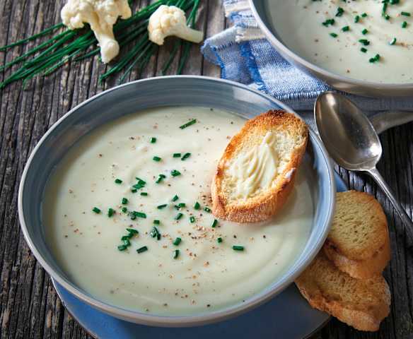 Smooth cauliflower soup