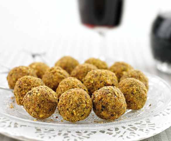 Bolinhas de queijo de cabra, uvas e pistácio