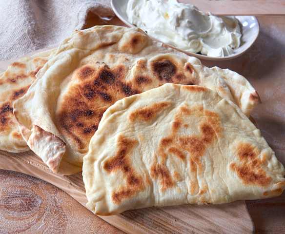 Cheese naan