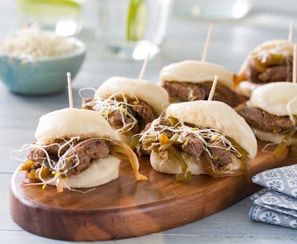 Minibao buns de ternera con pimientos