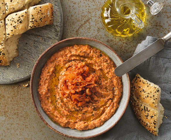 Bohnenhummus mit Kimchi