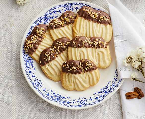 Biscotti spritz al cioccolato e noci pecan