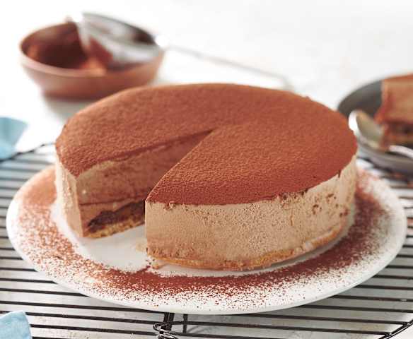 Pastel semifrío de praliné de avellanas