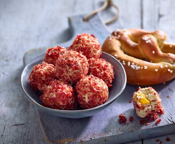 Frischkäsepralinen mit Beef Jerky und Peperoni