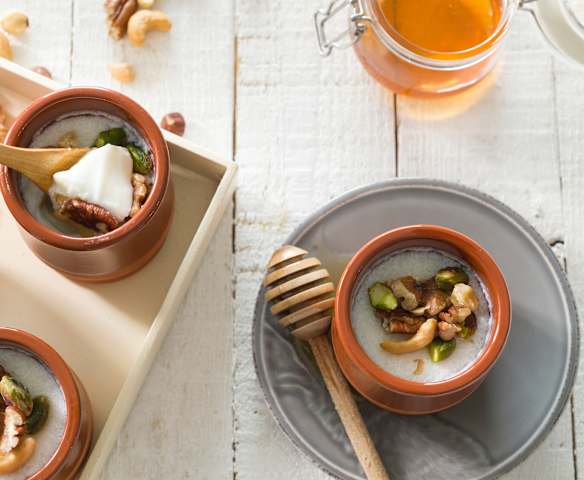 Cuajada con miel y frutos secos