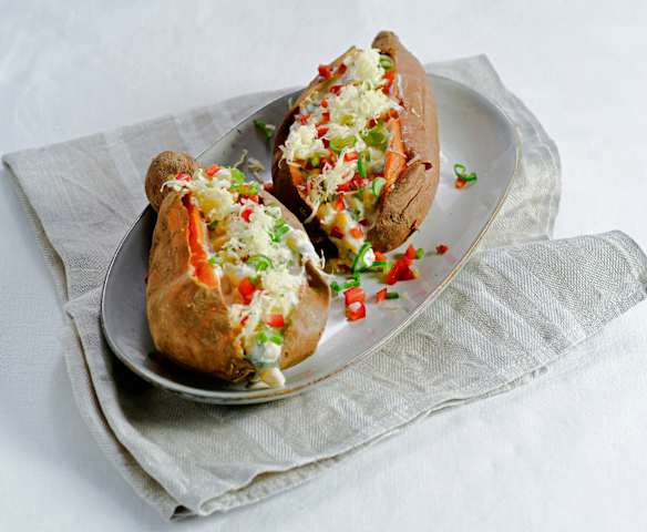 Gefüllte Süßkartoffeln mit Maissalat