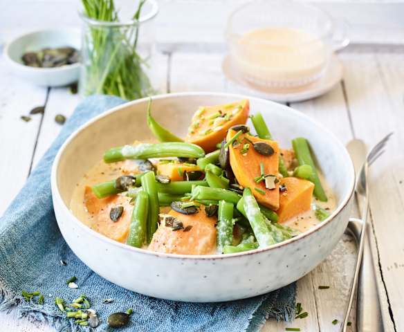 Süßkartoffel-Ecken mit Käsesauce