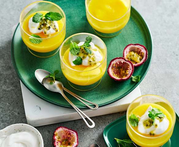 Tropical jelly with coconut yoghurt (Diabetes)