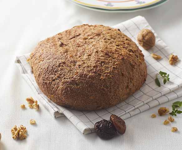 Pane integrale con fichi e noci Pane integrale con fichi e noci