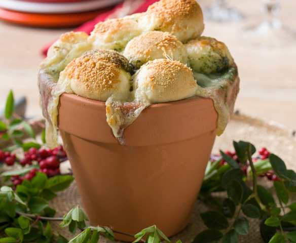 Bollitos de pan con queso y pesto