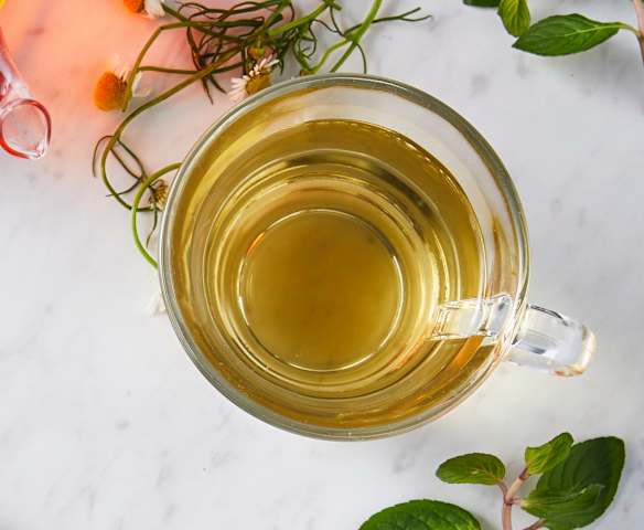 Infusión de manzanilla con menta