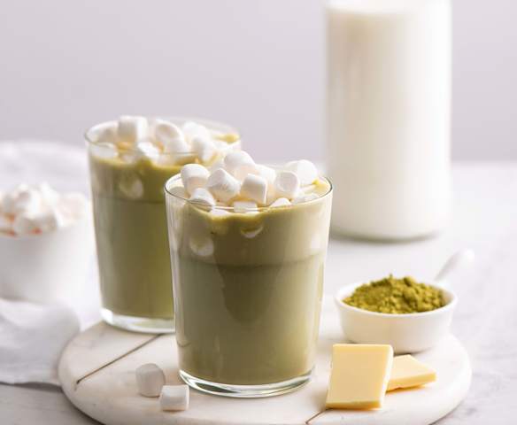 Gorąca biała czekolada z matcha Gorąca biała czekolada z matcha