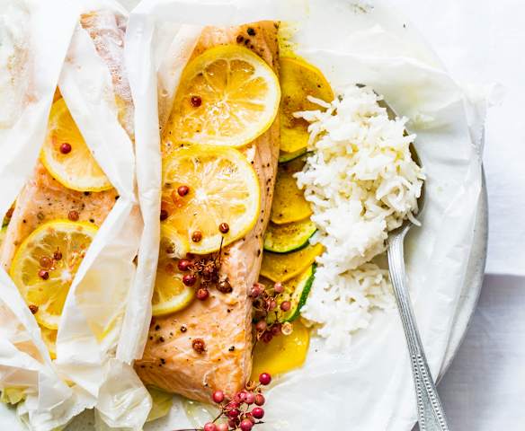 Papillotes de saumon, courgettes et riz