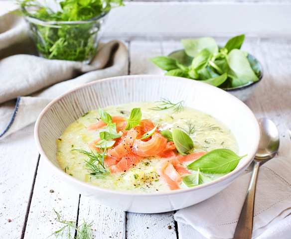 Grüne Kartoffelsuppe mit Lachs