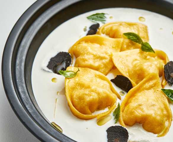 意式虾仁饺配奶油蘑菇泥