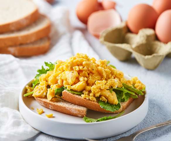 Huevos revueltos al vapor