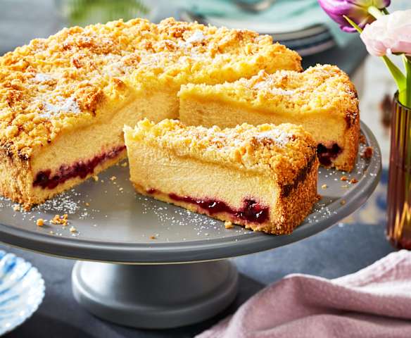 Mascarpone-Käsekuchen mit Streuseln Mascarpone-Käsekuchen mit Streuseln