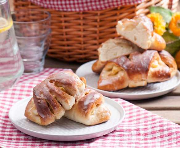 Drożdżówki z jabłkami