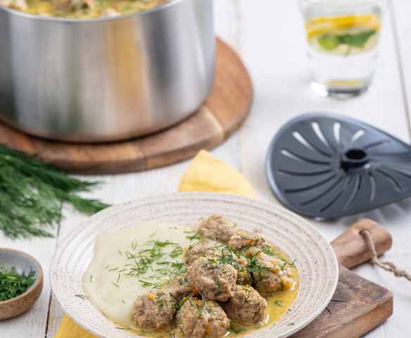 Chifteluțe de curcan în sos de mărar