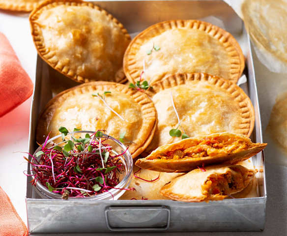 Empanadillas de bonito y pisto